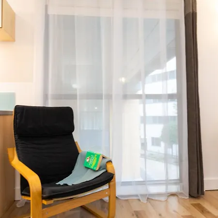 Apartment Cosy Escape - 1bed With Balcony *